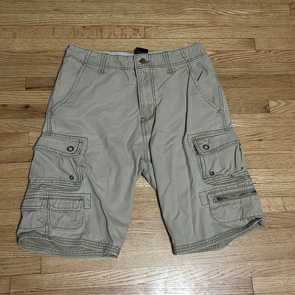 Vintage Y2K tan cargo shorts